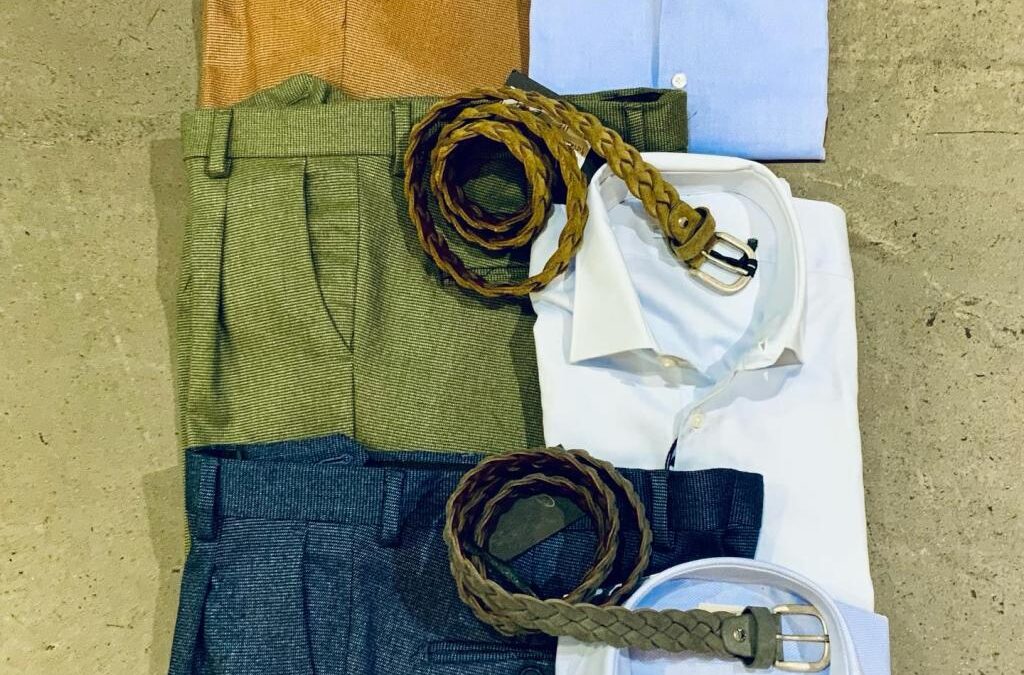 Pantaloni uomo microfantasia , in 3 splendidi colori . Abbinati alle nostre camicie azzurre, tantissime le gradazioni 🤩🤩