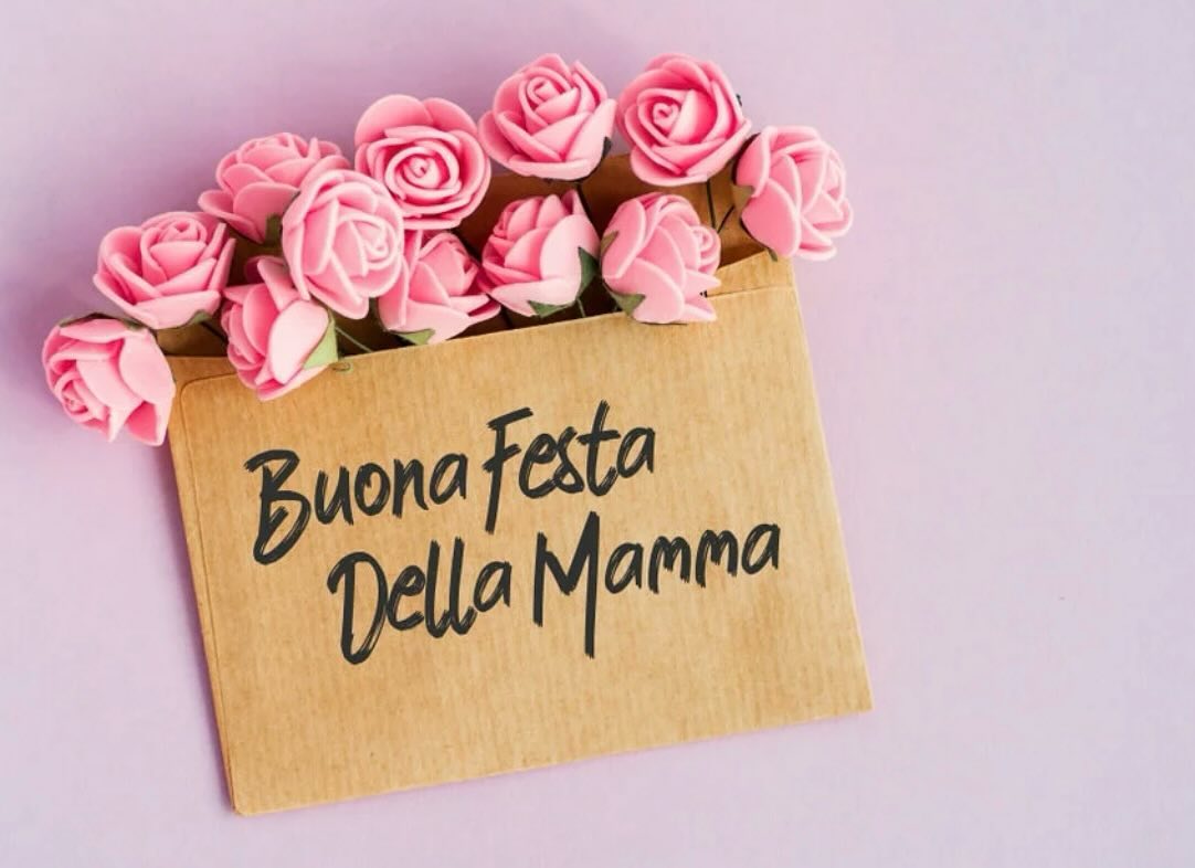Auguri a tutte le mamme  ovunque siano 😘