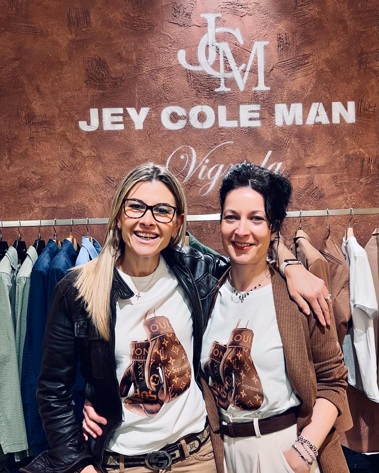 T-shirt unisex bellissima anche da donna!!🤩