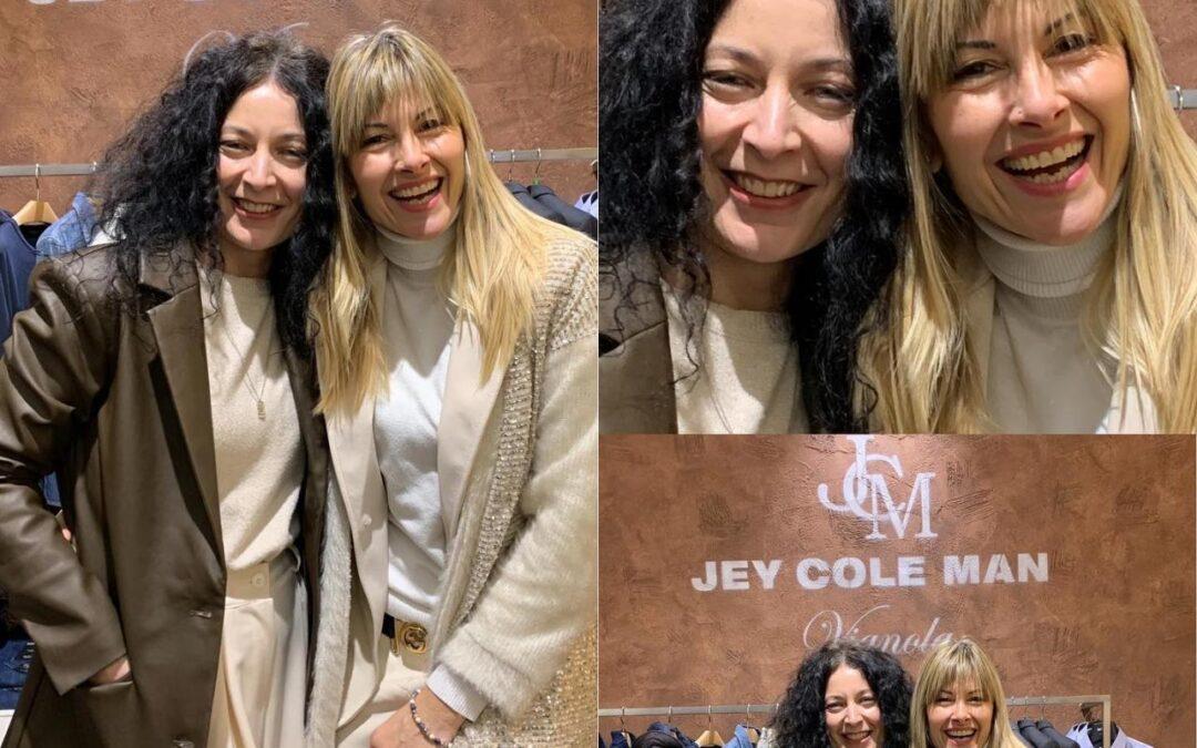 Auguriamo a tutti voi un sereno e felice Natale 🎄🎄🎄Ramona e Roberta JEYCOLEMANVIGNOLA