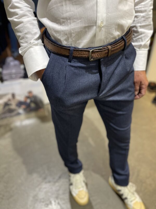 Pantaloni uomo blu misto viscosa con pinces sul davanti microfantasia Exibit - immagine 4