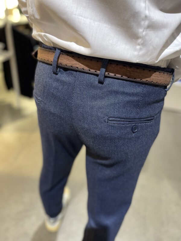 Pantaloni uomo blu misto viscosa con pinces sul davanti microfantasia Exibit - immagine 5