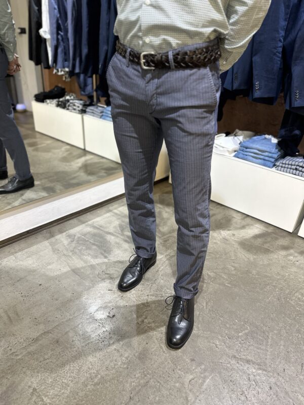 Pantaloni uomo tessuto lavorato in blu EXIGO - immagine 2