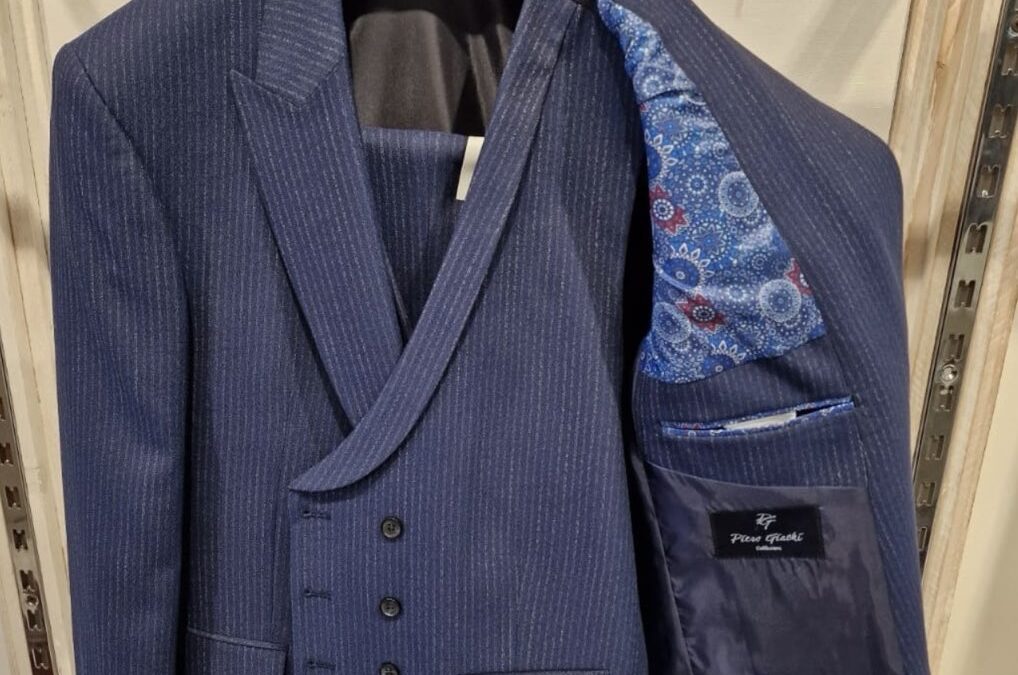 Abito uomo gessato con gilet doppio petto  tutto PREZZI BASS