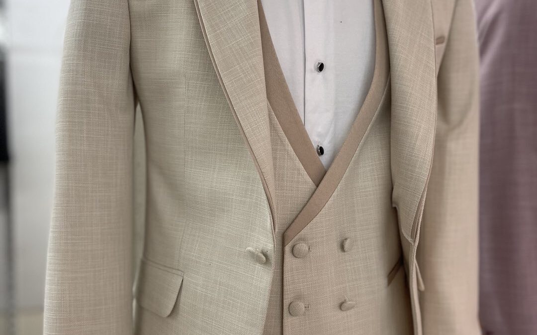 Elegante  di classe  vestibilita quasi sartoriale  ecco la nostra cerimonia