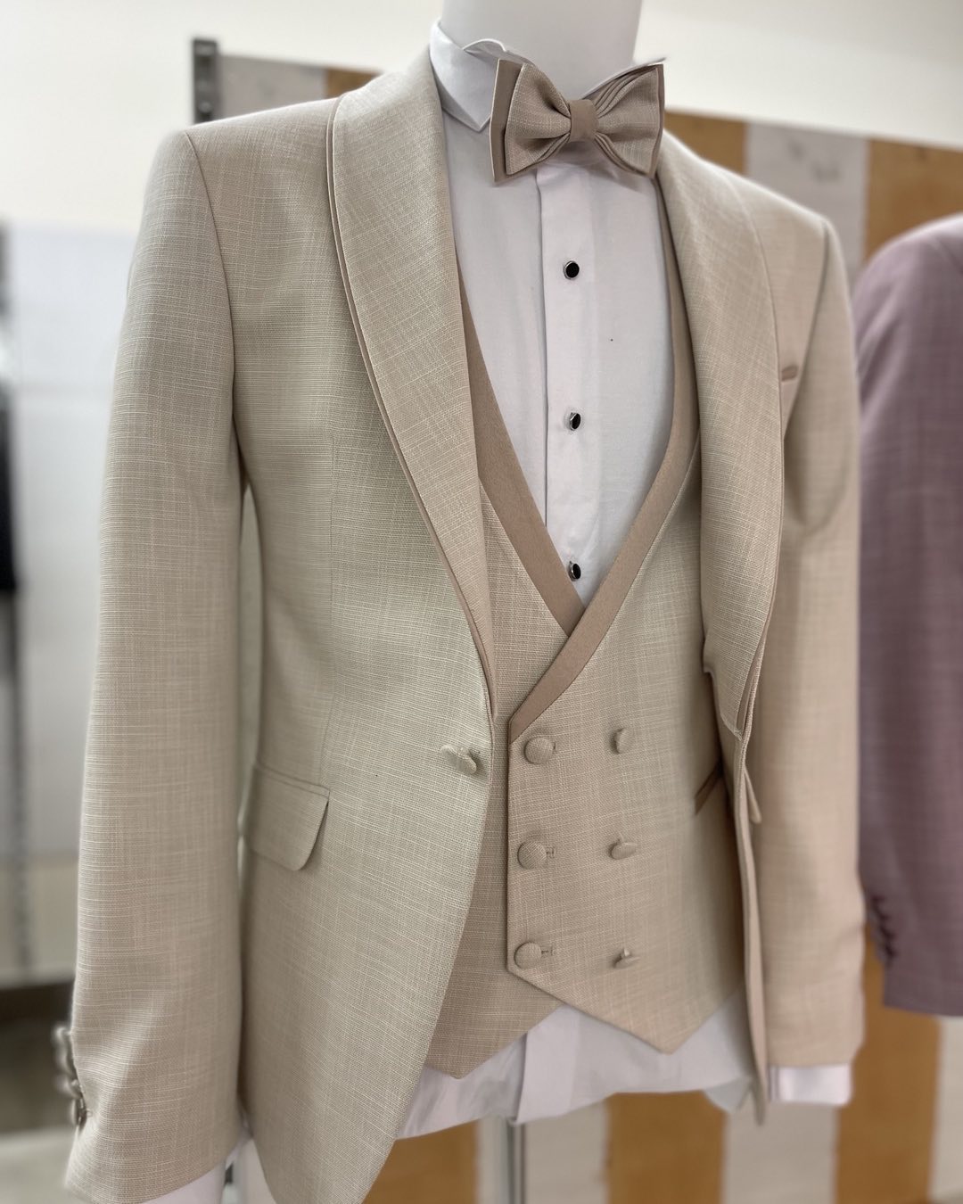 Elegante  di classe  vestibilita quasi sartoriale  ecco la nostra cerimonia 🤩
